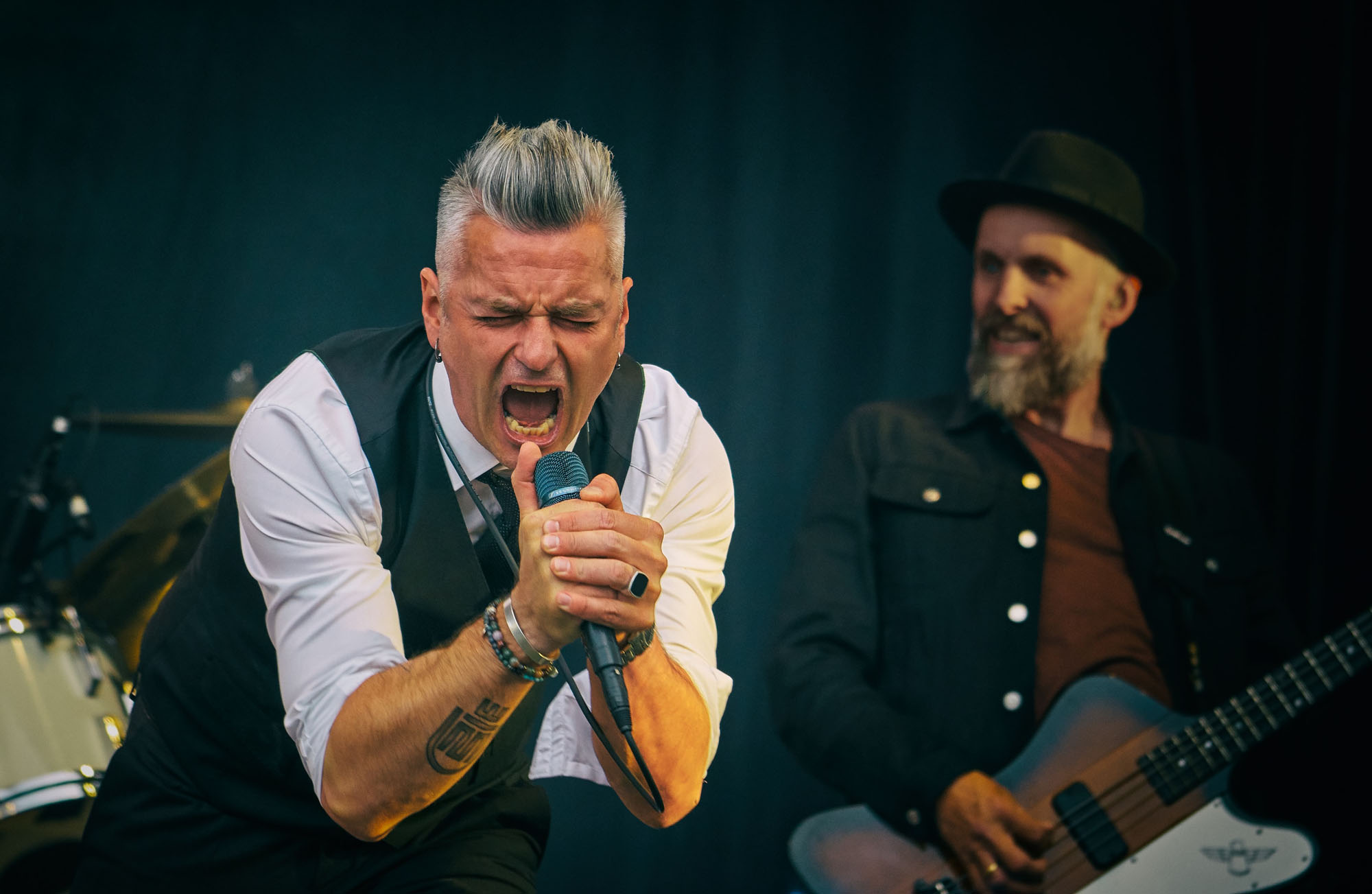 Headline artists performing live